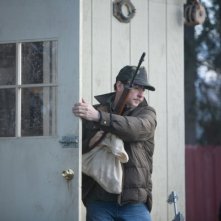 John Cusack armato in The Frozen Ground