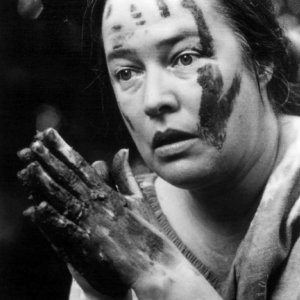 Kathy Bates in Giocando nei campi del signore