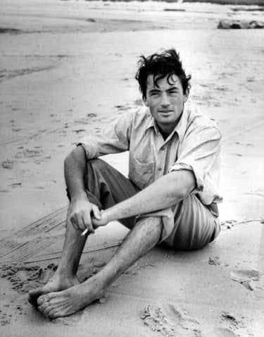 un ritratto di Gregory Peck in spiaggia