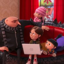Cattivissimo me 2: Gru in una scena insieme a Margo, Agnes ed Edith.