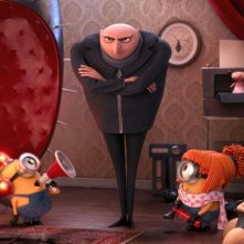 Cattivissimo me 2: i Gru e due minions in una scena del film.