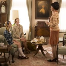 Mad Men: January Jones, Deborah Geffner e Kiernan Shipka nell'episodio The Quality of Mercy