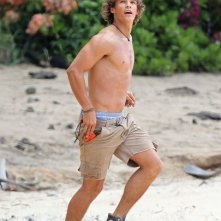 Brenton Thwaites sul set del film Blue Lagoon: The Awakening (2012)