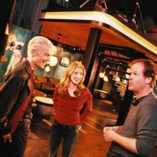 Buffy - L'ammazzavampiri: James Marsters, Sarah Michelle Gellar e Joss Whedon durante le riprese dell'episodio La vita è un musical