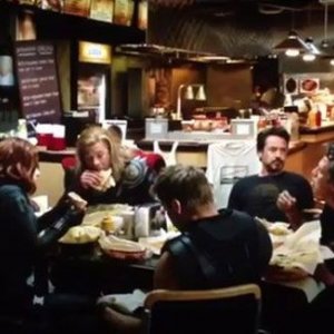 The Avengers: la cena a base di shawarma dopo i credits del film