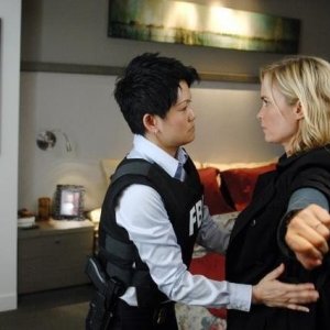 Red Widow: Radha Mitchell e Leanne Adachi nel pilot della serie