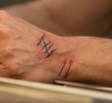 Old Boy: un'immagine delle mani del protagonista