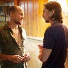Out of the Furnace: Woody Harrelson e Christian Bale in una scena del film