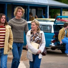 Drift: Xavier Samuel con Robyn Malcolm e Myles Pollard in una scena del film