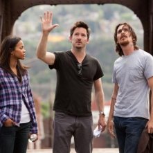 Out of the Furnace: Zoe Saldana e Christian Bale asul set col regista Scott Cooper