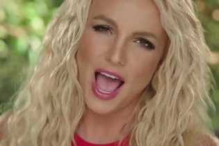 Video 'Ooh La La' di Britney Spears - i Puffi 2