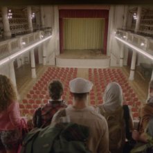 Body Language: i cinque protagonisti di spalle in una scena del film