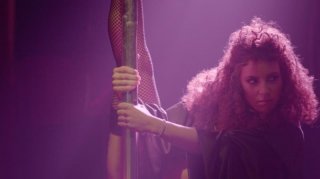 Body Language: Sigourney Korper in una scena del film