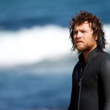 Drift: Sam Worthington in tenuta acquatica in una scena del film