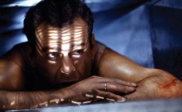 Trappola di cristallo: Bruce Willis è John McClane nel cult d'azione