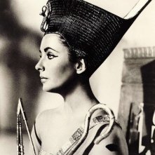Una splendida Liz Taylor nei panni di Cleopatra