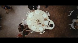 Video-recensione Se sposti un posto a tavola