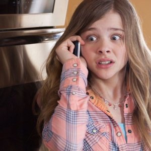 Comic Movie: Chloe Moretz in una scena del film