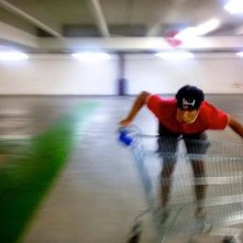 Les Apaches: Aziz El Adachi in una scena sfocata del film