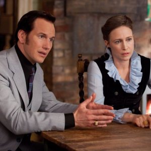 Patrick Wilson insieme a Vera Farmiga in una scena dell'horror L'Evocazione - The Conjuring