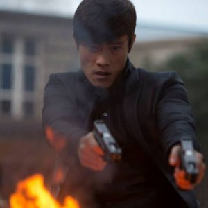 Red 2: Byung-Hun Lee nei panni di Han Cho Bai in una scena del film
