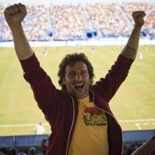 Starbuck: Patrick Huard esulta allo stadio in una scena del film