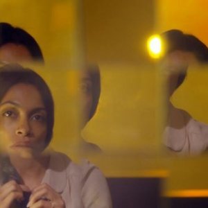 In Trance: frammenti di Rosario Dawson in una scena del film