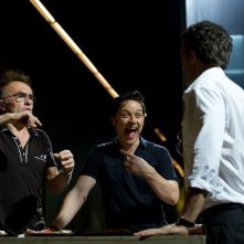 Trance: il regista Danny Boyle scherza sul set con Vincent Cassel e James McAvoy