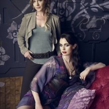 Defiance Mia Kirshner E Julie Benz In Una Foto Promozionale 280833