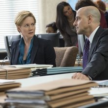 The Fifth Estate: Laura Linney e Stanley Tucci in una immagine del film