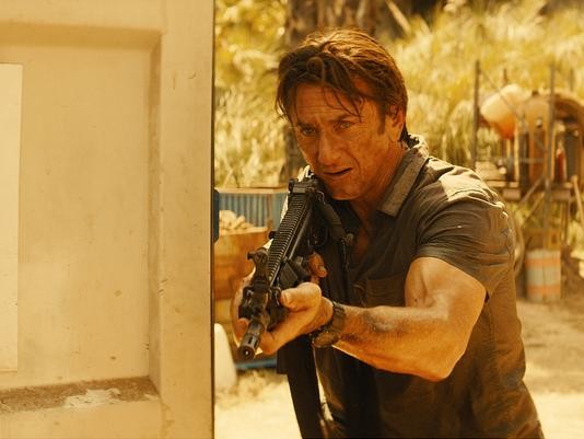 The Gunman: Sean Penn in verste di action hero nella prima immagine del film