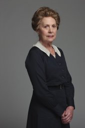 Downton Abbey: Penelope Wilton in una foto promozionale della serie