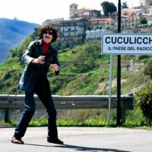 Fiabeschi torna a casa: il regista e interprete Max Mazzotta in una foto promozionale