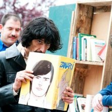 Fiabeschi torna a casa: il regista e protagonista del film Max Mazzotta sul set