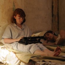 Foxfire - Ragazze cattive: Raven Adamson insieme a Katie Coseni in una scena