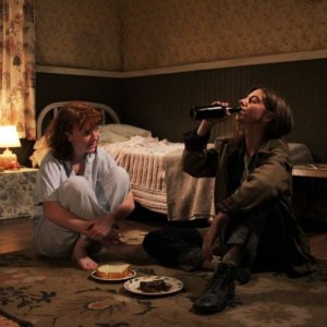 Foxfire - Ragazze cattive: Raven Adamson e Katie Coseni amiche per la pelle in una scena