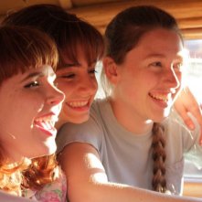 Foxfire - Ragazze cattive: Raven Adamson, Madeleine Bisson e Paige Moyles in una scena del film