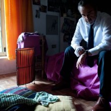 La variabile umana: Silvio Orlando è pensieroso in una scena del film