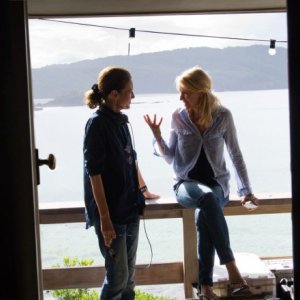 Naomi Watts insieme alla regista Anne Fontaine sul set di Two Mothers
