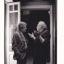 Che strano chiamarsi Federico: Ettore Scola a colloquio con Federico Fellini in una foto in b/n tratta dal film