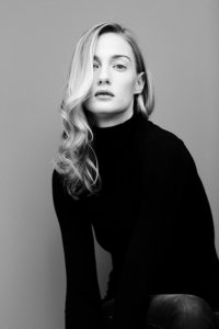 Eva Riccobono in b/n in una foto promozionale