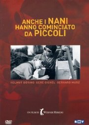 Anche i nani hanno cominciato da piccoli: la locandina del film