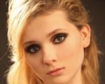 Abigail Breslin affianca Schwarzenegger in Maggie