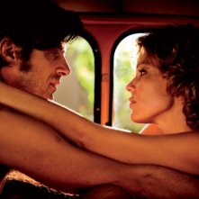 Anni felici: Kim Rossi Stuart e Micaela Ramazzotti in una tenera scena del film