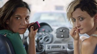 Via Castellana Bandiera: Alba Rohrwacher in un momento del film con la regista e protagonista Emma Dante