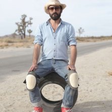 Wrong Cops: il regista Quentin Dupieux in un'immagine promozionale del film