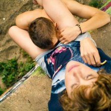 Feuchtgebiete: Carla Juri in un 'intimo' momento del film