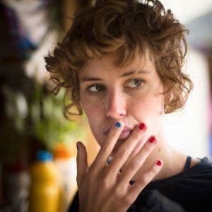 Feuchtgebiete: Carla Juri in una scena nei panni di Helen