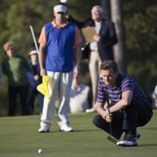 Il mondo di Arthur Newman: Colin Firth in una scena del film durante una partita di golf nei panni di Arthur Newman