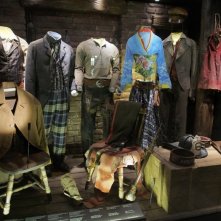 Un'immagine dei costumi di Gangs of New York esposti ad una mostra scorsesiana